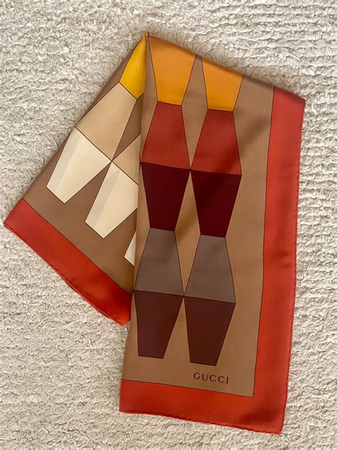 gucci foulard vintage etichetta|Foulard GUCCI – Getuglia Vintage.